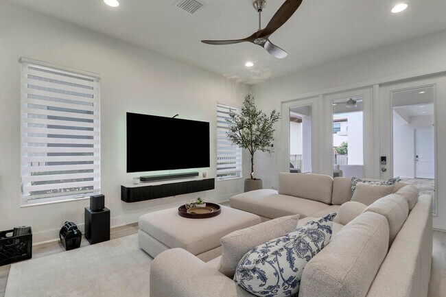 Building Photo - 5029 Grandiflora Rd