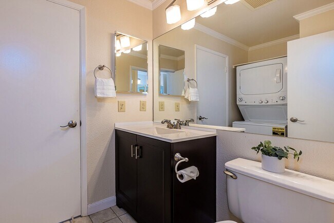 Building Photo - Unfurnished, 2 Bed, 1.5 Bath at Keonekai Villages