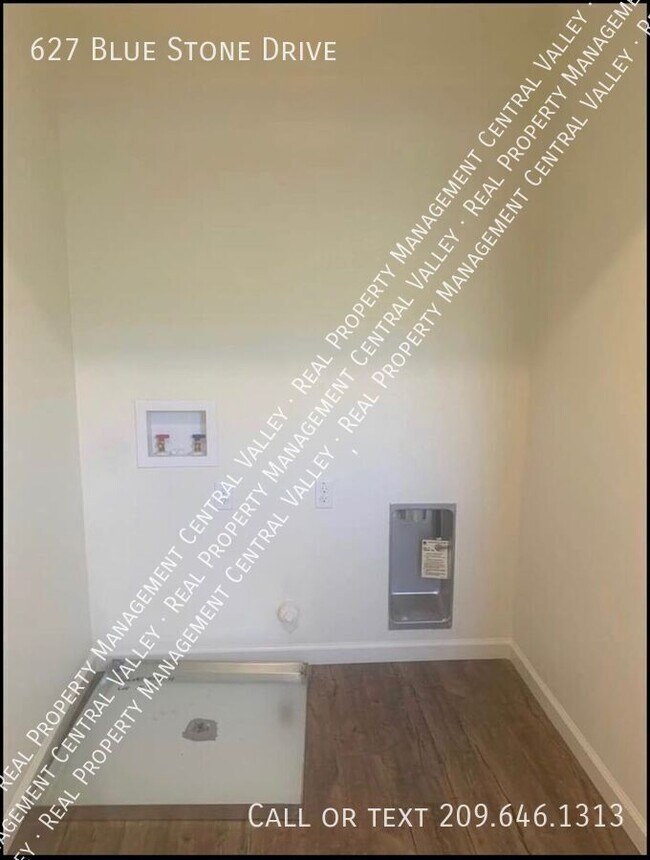 Building Photo - Stockton 3 Bedroom 2 Bath located "Gated C...