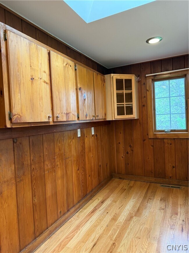 Building Photo - 3166B Seneca Turnpike