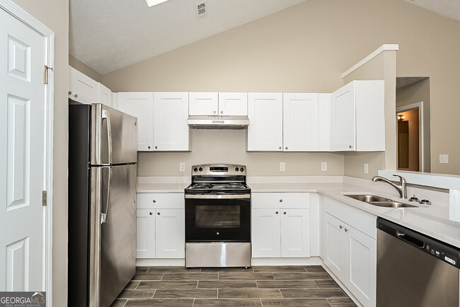 Building Photo - 402 Hawthorne Cir