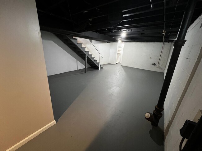 Building Photo - 104 N Brinker Ave
