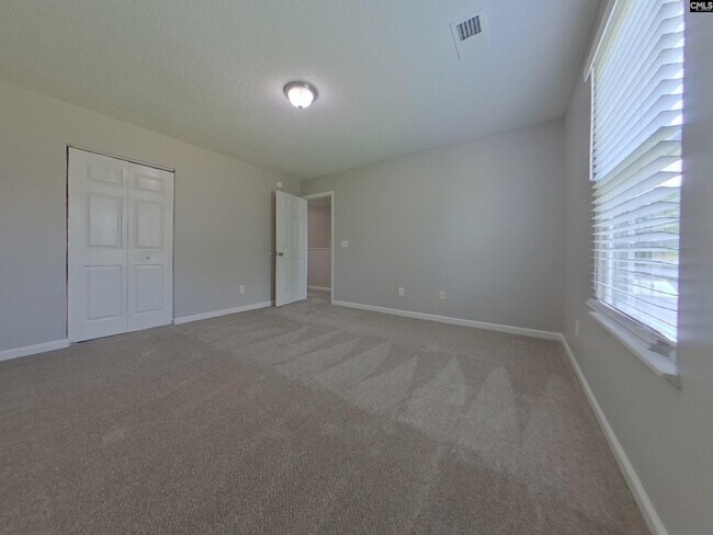 Building Photo - 113 Fox Grove Cir