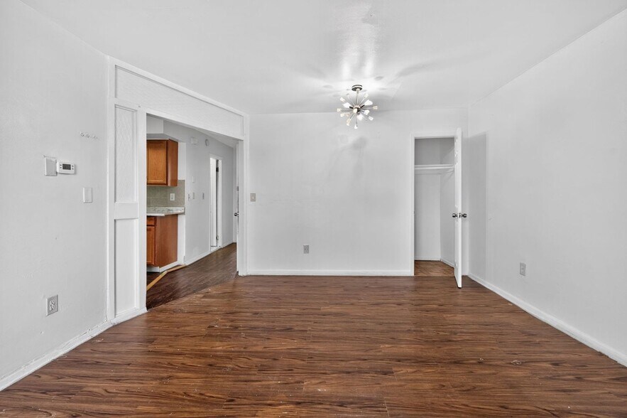 Building Photo - 1102 E 233rd St