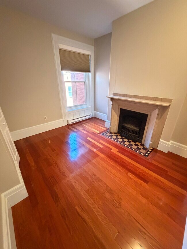 Building Photo - 401 State Street