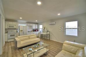 Building Photo - 2405 Roslyn Ln