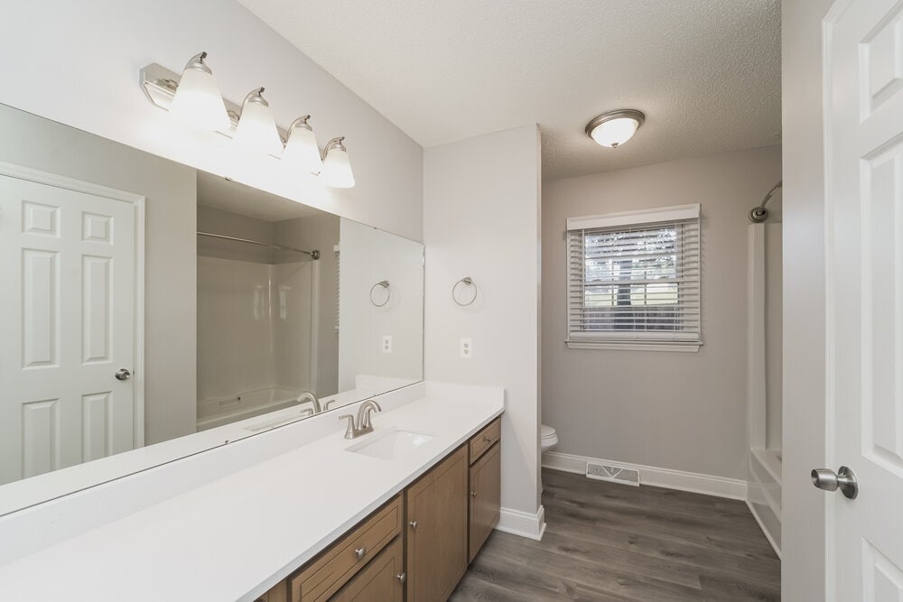 Building Photo - 2215 Knollgate Dr