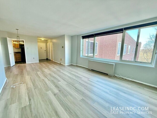 Building Photo - 4000 Tunlaw Rd NW