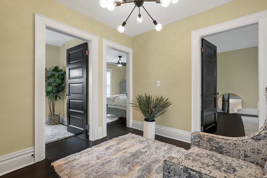 Upstairs hallway - 1756 Oak St