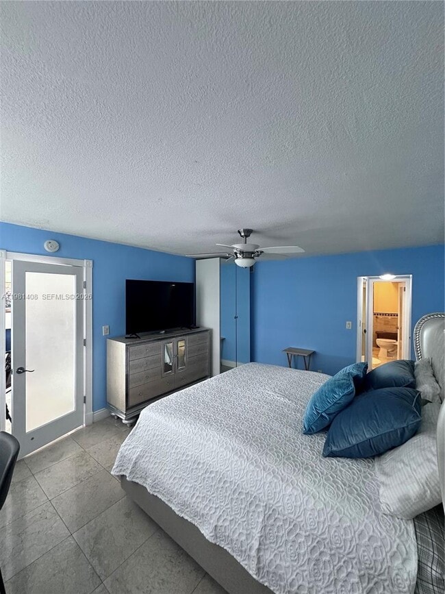 Building Photo - 3140 S Ocean Dr