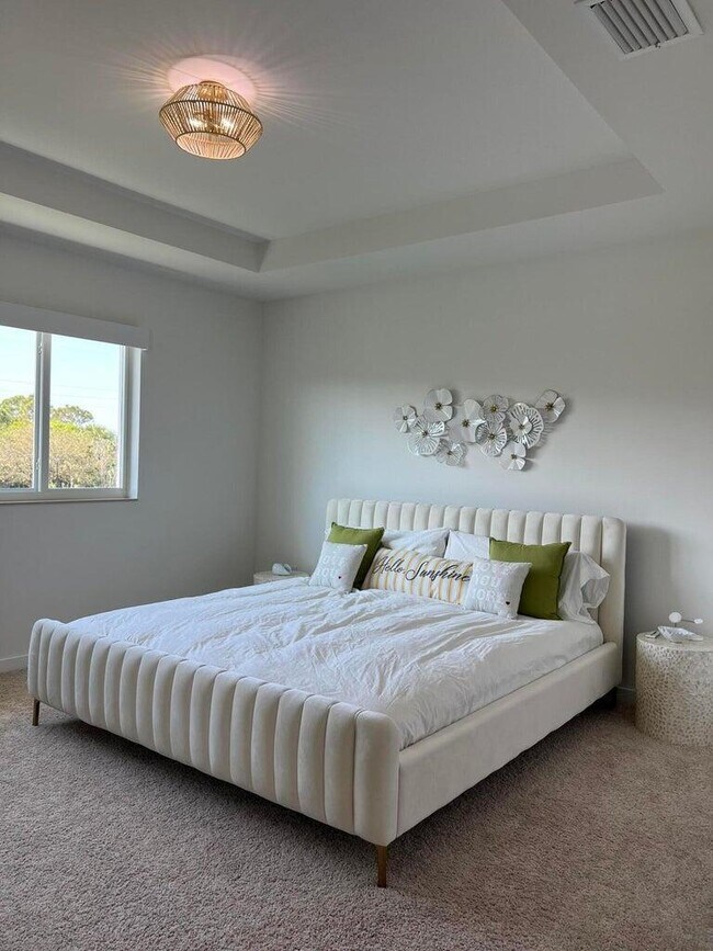 Building Photo - 6271 SE Portofino Cir