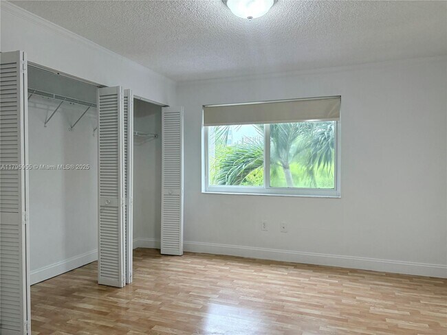 Building Photo - 8039 Lake Dr