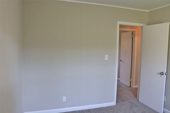 Building Photo - Handsome  3-bedroom ranch home!