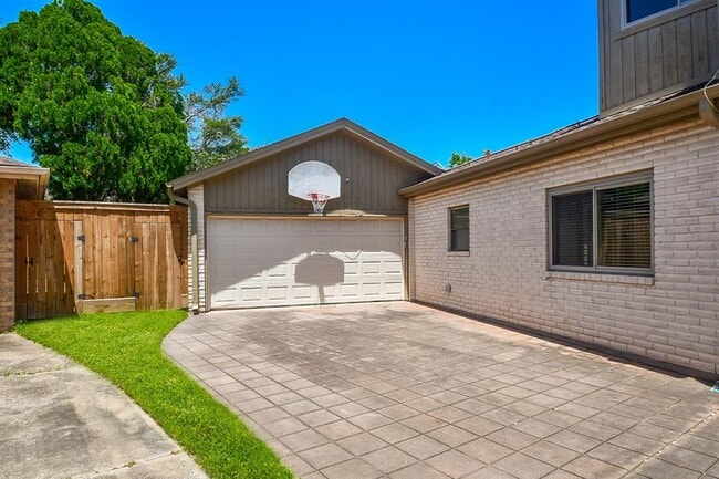 Building Photo - 7706 Coachwood Dr