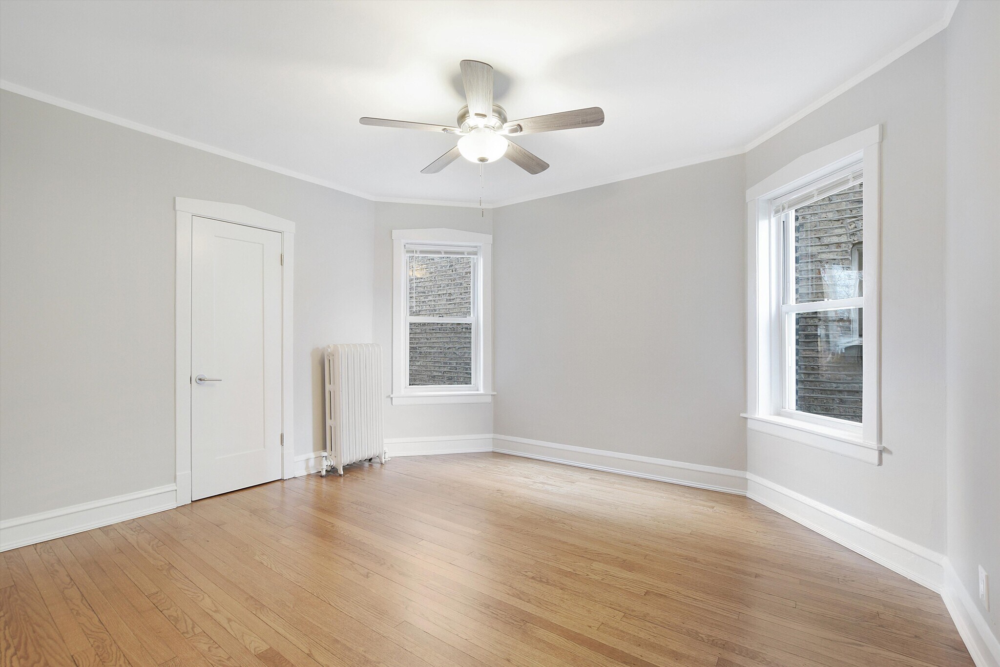 Building Photo - 5746 N Maplewood Ave