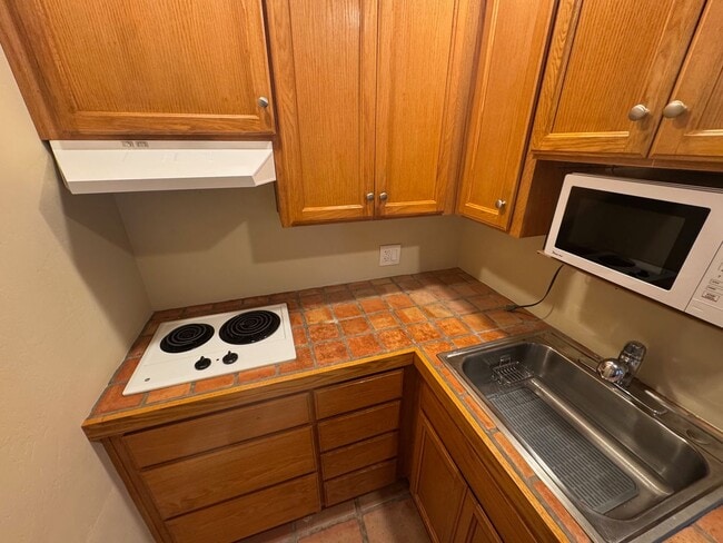 Building Photo - Quail Canyon Rd