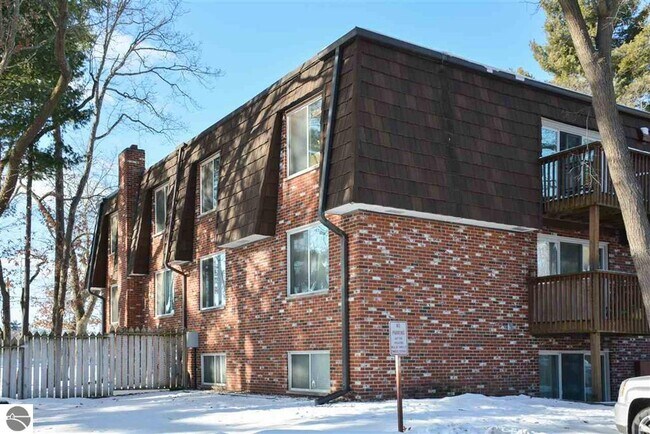 Building Photo - 227 Fair St