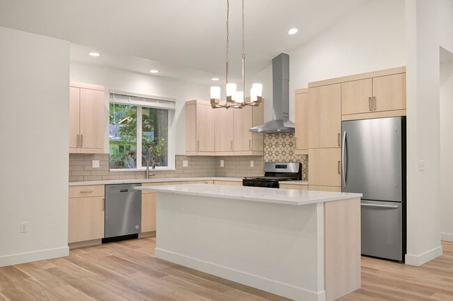 Building Photo - Modern 3BD/2.5BA Home in Sudden Valley – B...