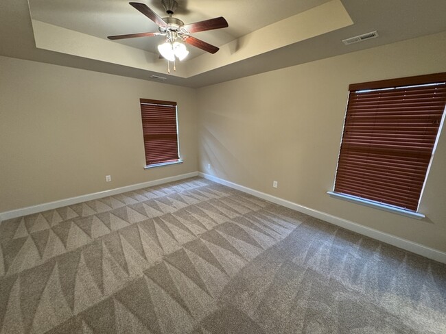 Building Photo - 2467 Bell Manor Dr SW