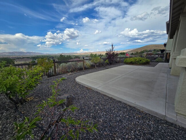 Building Photo - Beautiful single story home with over 1600...