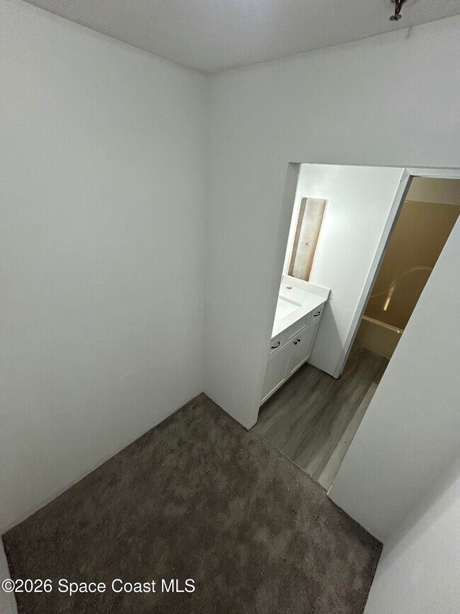 Building Photo - 7801 Maplewood Dr