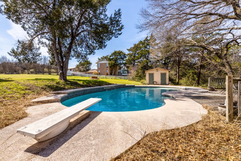 Building Photo - 607 N Duncanville Rd