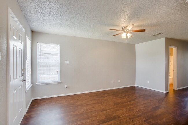 Building Photo - Updated 2/1/1 near West End!