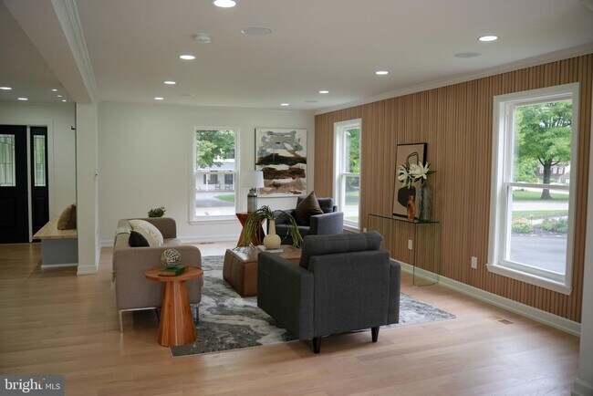 Building Photo - 12 Westgate Cir