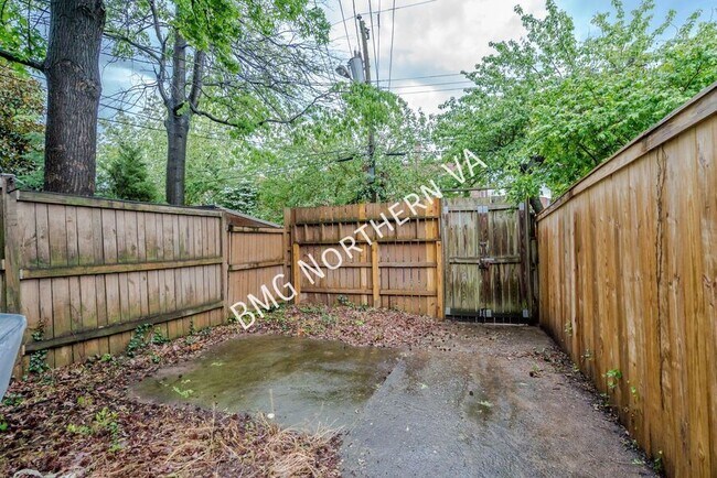Building Photo - 1132 Powhatan St