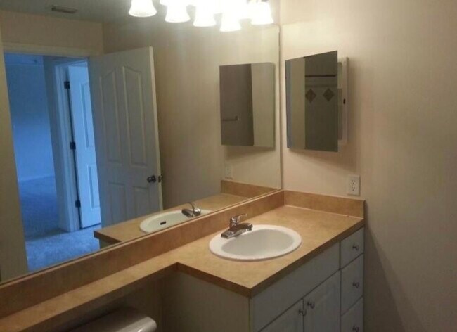 Building Photo - 9901 Baywinds Blvd
