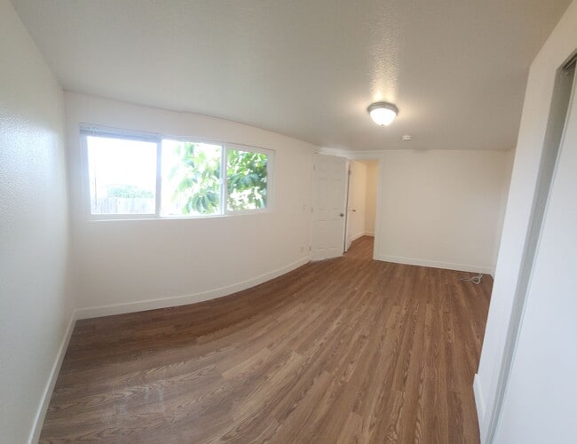 Building Photo - Views of Morro Bay in this cozy hillside cottage!