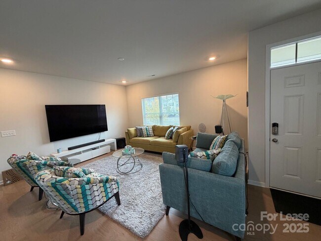 Building Photo - 403 Wescott St