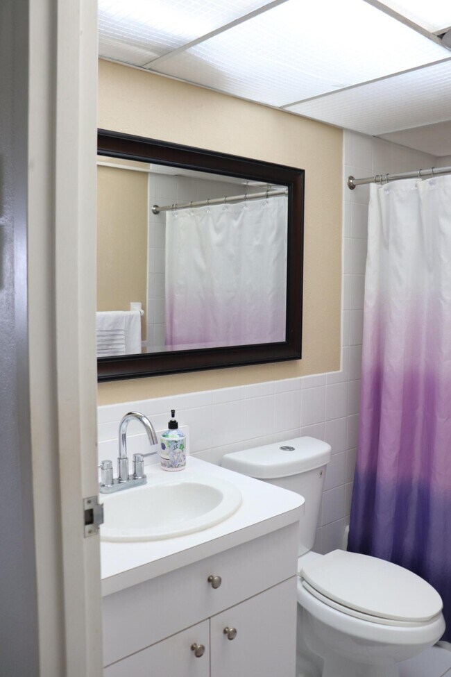 Building Photo - 1 Valencia A