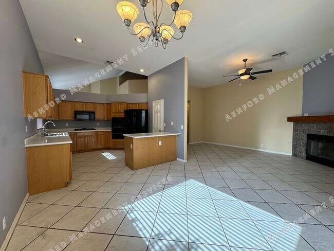 Building Photo - HALF OFF FIRST MONTH'S RENT! 4 BEDROOM 2.5 BATHROOM HOME