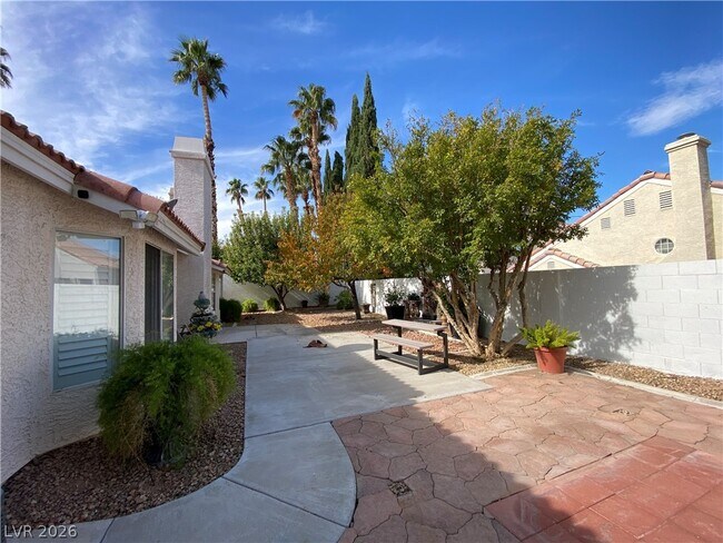 Building Photo - 7816 Waterfalls Ave
