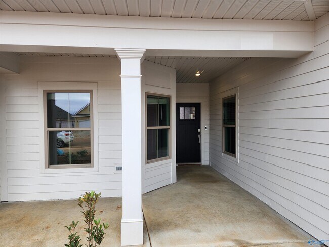 Building Photo - 120 Rugby Dr