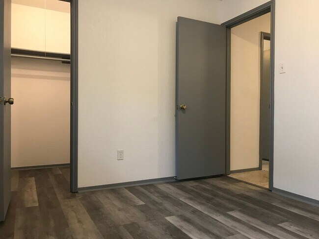 Building Photo - 3/2 in COPPERFIELD
