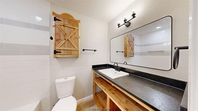 Building Photo - 1112 Airline Dr