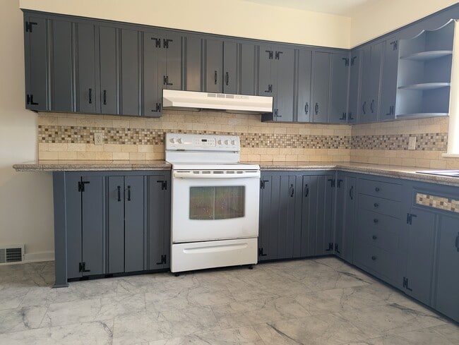 Building Photo - 117 Edna Rd