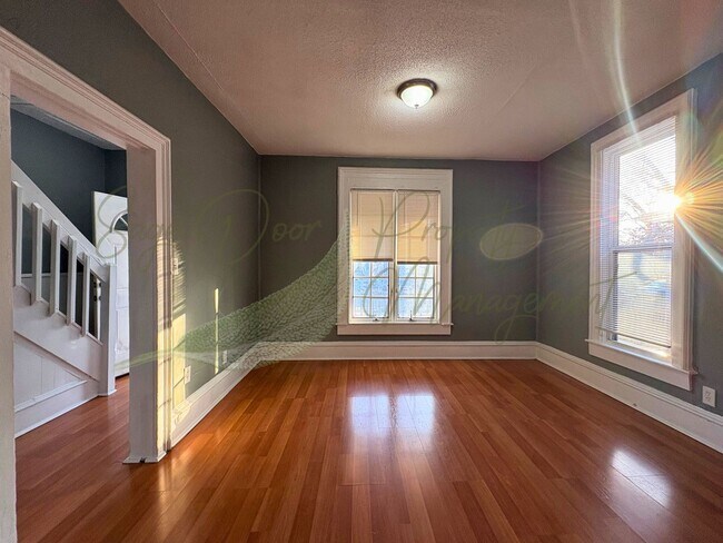 Building Photo - AVAILABLE NOW!!!!!