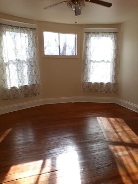 dining/ family room/ bedroom - 2311 Muriel Ct