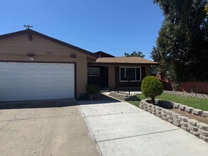 Building Photo - East valley home