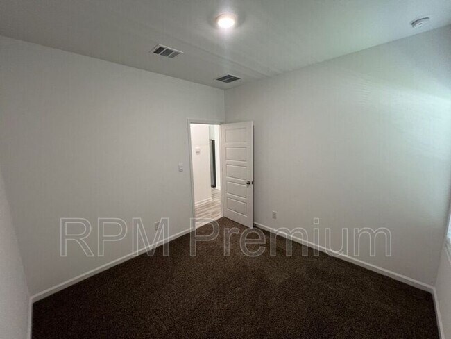 Building Photo - 1255 Drago Dr