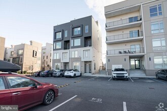 Building Photo - 2039 E Lehigh Ave