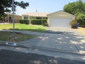 Building Photo - Great home with gorgeous hardwood floors!!