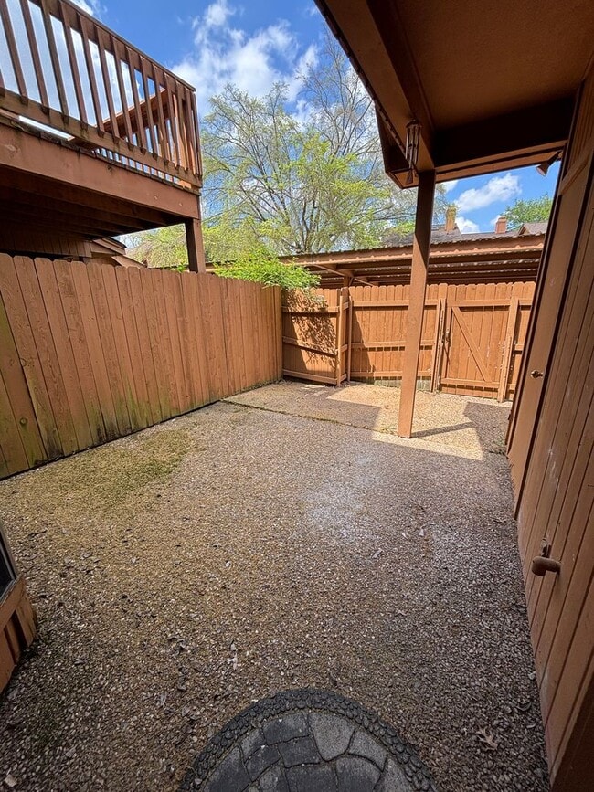 Building Photo - Eastwood on the Bayou