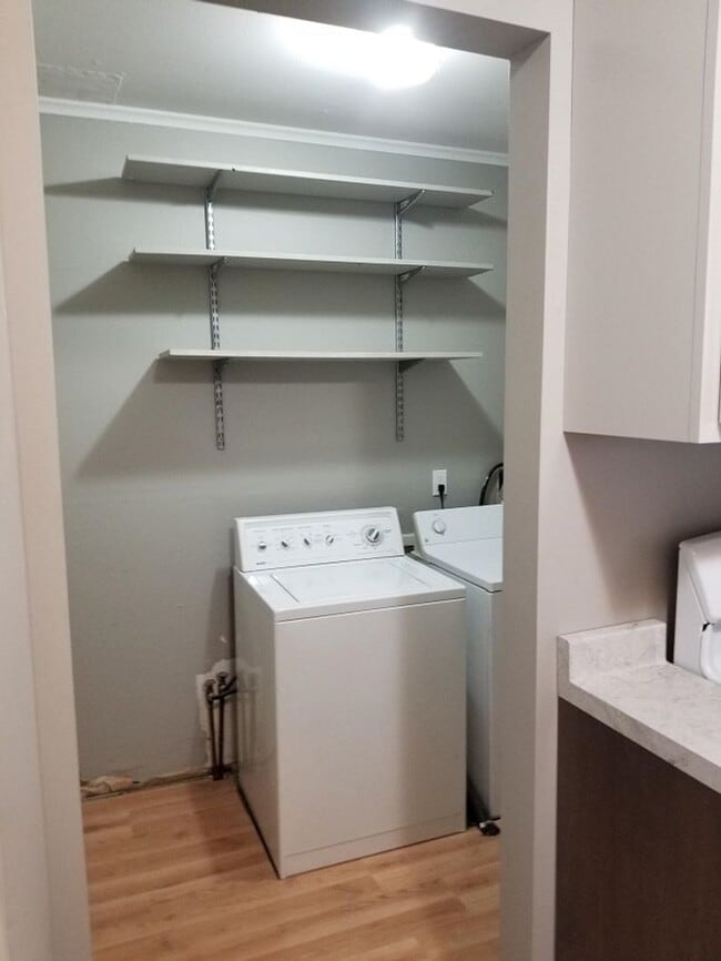 Building Photo - Cute Cozy: Completely Updated must see to ...