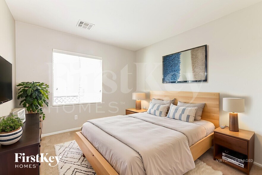 Building Photo - 4946 Copperlyn St