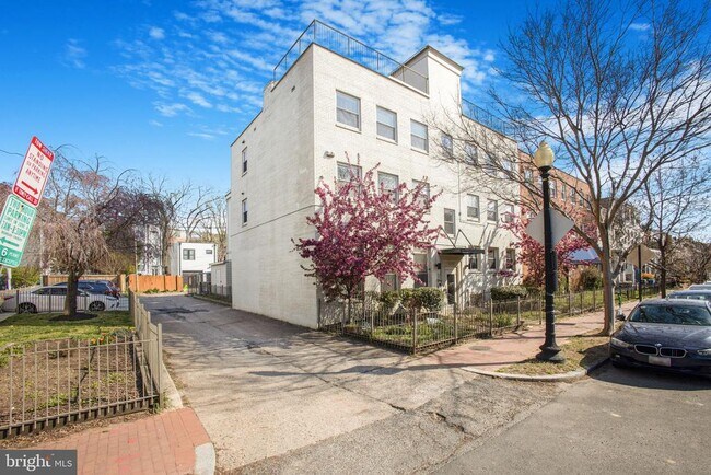 Building Photo - 1310 K St SE