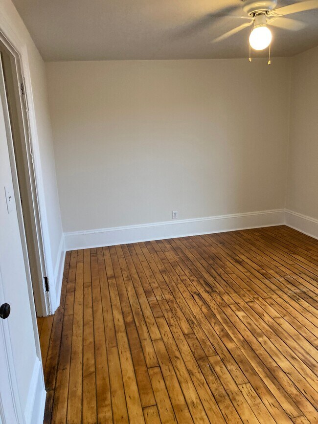 Building Photo - 1517 Plainfield Ave NE